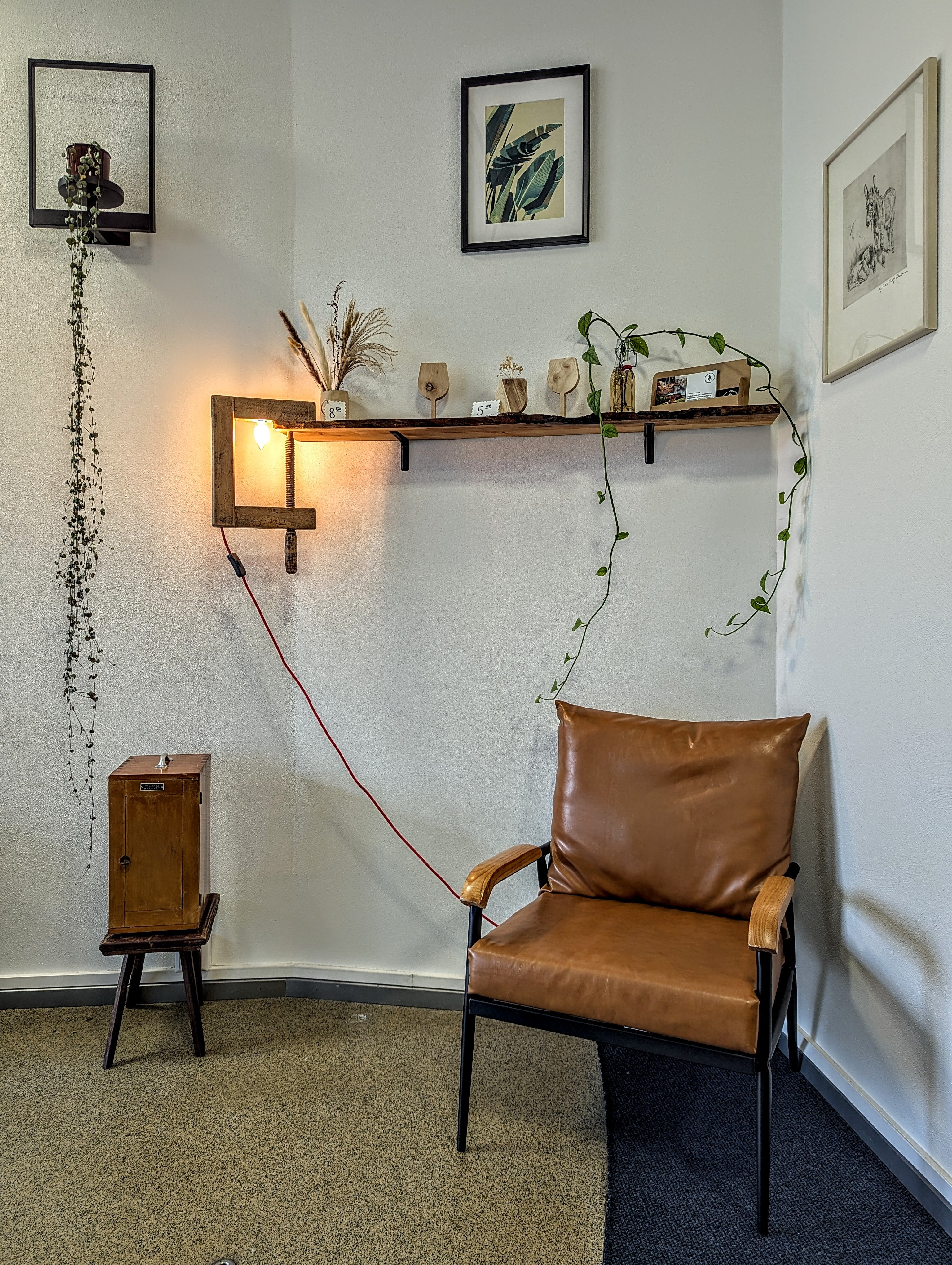 Lampe aus alter Holzschraubzwinge