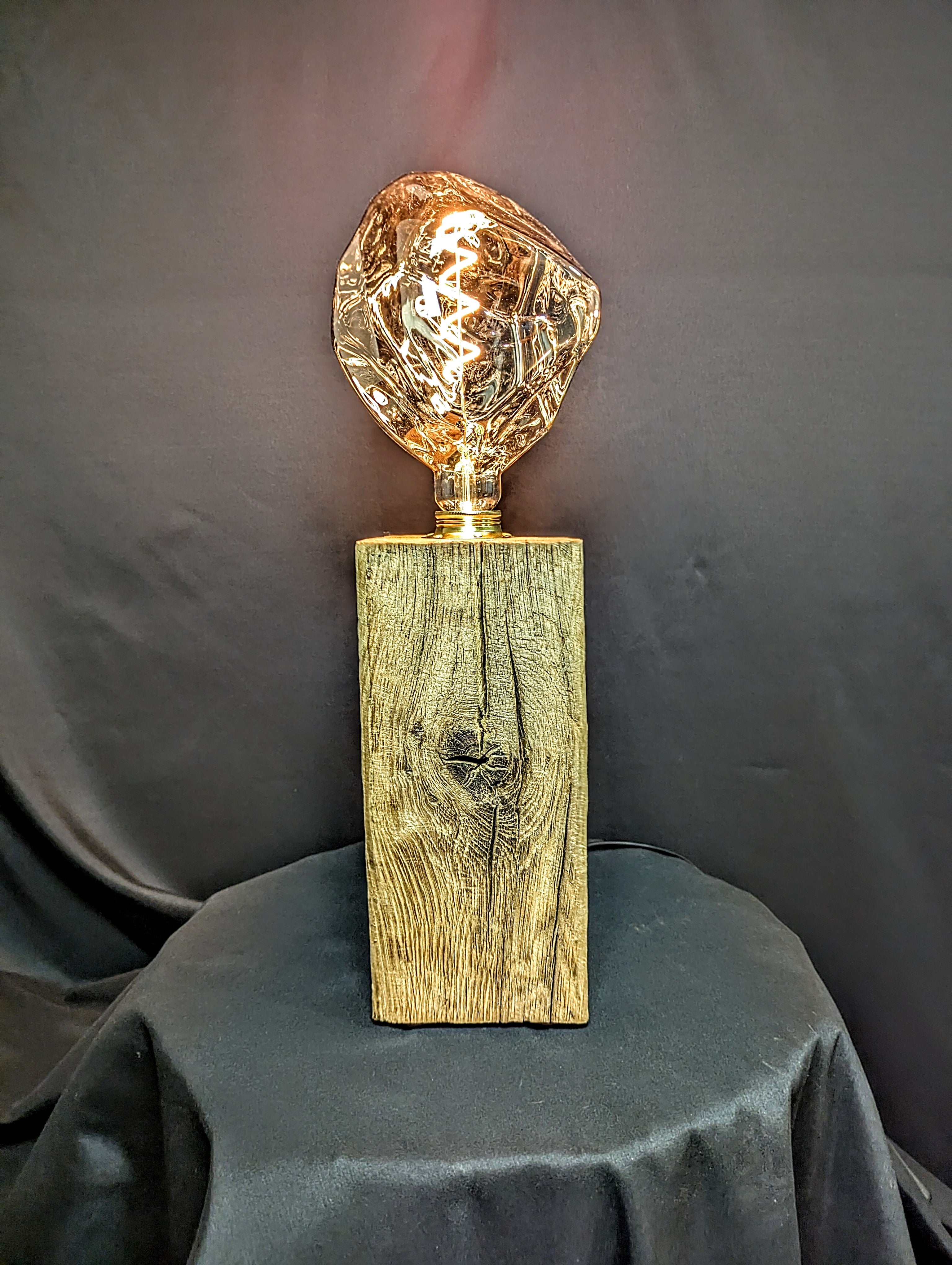 Tischlampe aus Eichenholz