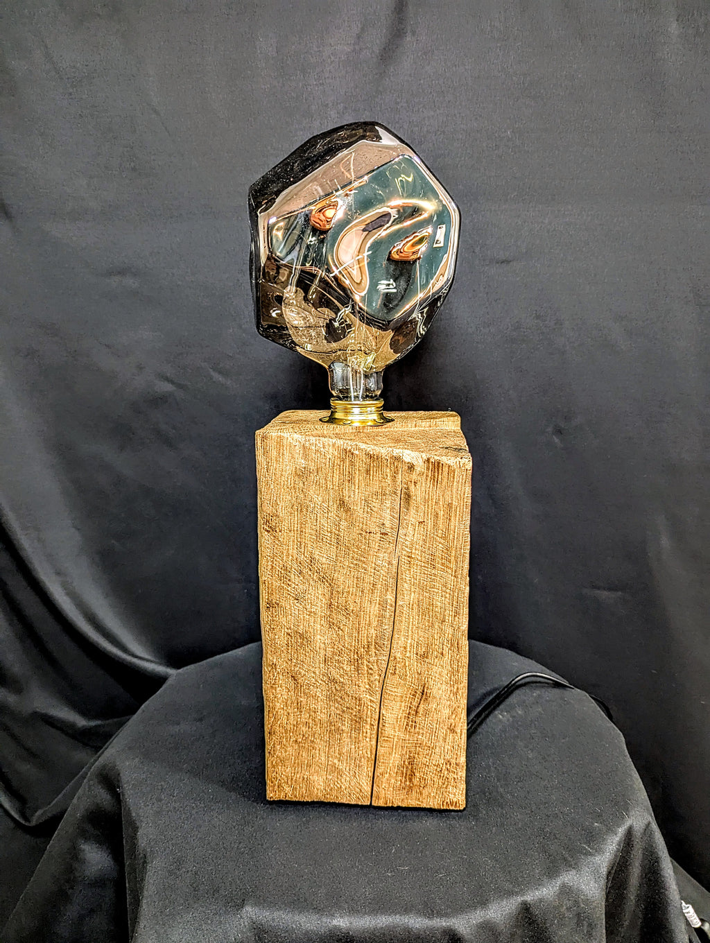 Tischlampe aus Eichenholz