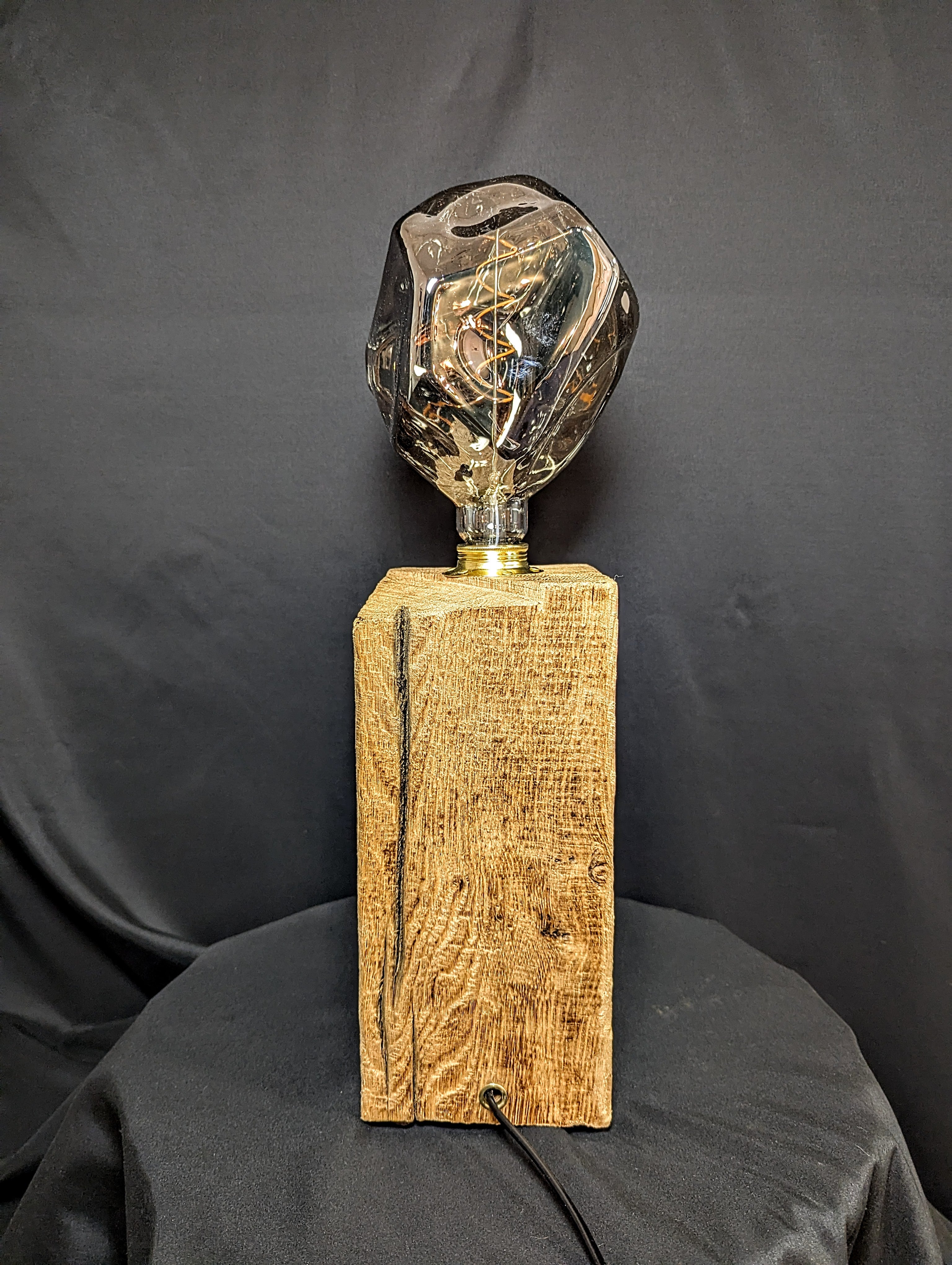 Tischlampe aus Eichenholz