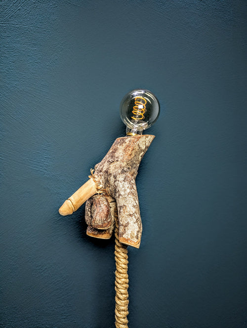 Abstrakte Skulpturenlampe aus Esche „Der Mann im Walde“