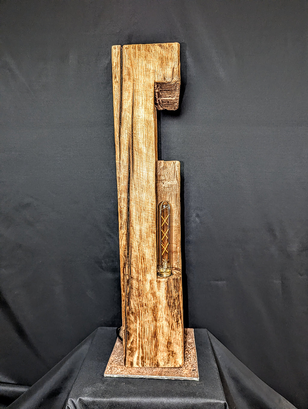 Balken Lampe aus Eichenholz mit Metallsockel